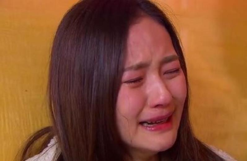 13岁女孩偷穿妈妈*裤内**,7天后被送进医院,医生怒斥:无知