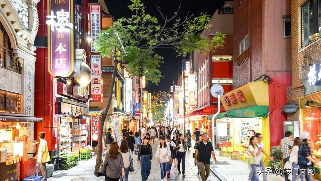 便利店选址十字路口还是小区门口,便利店选址的介绍