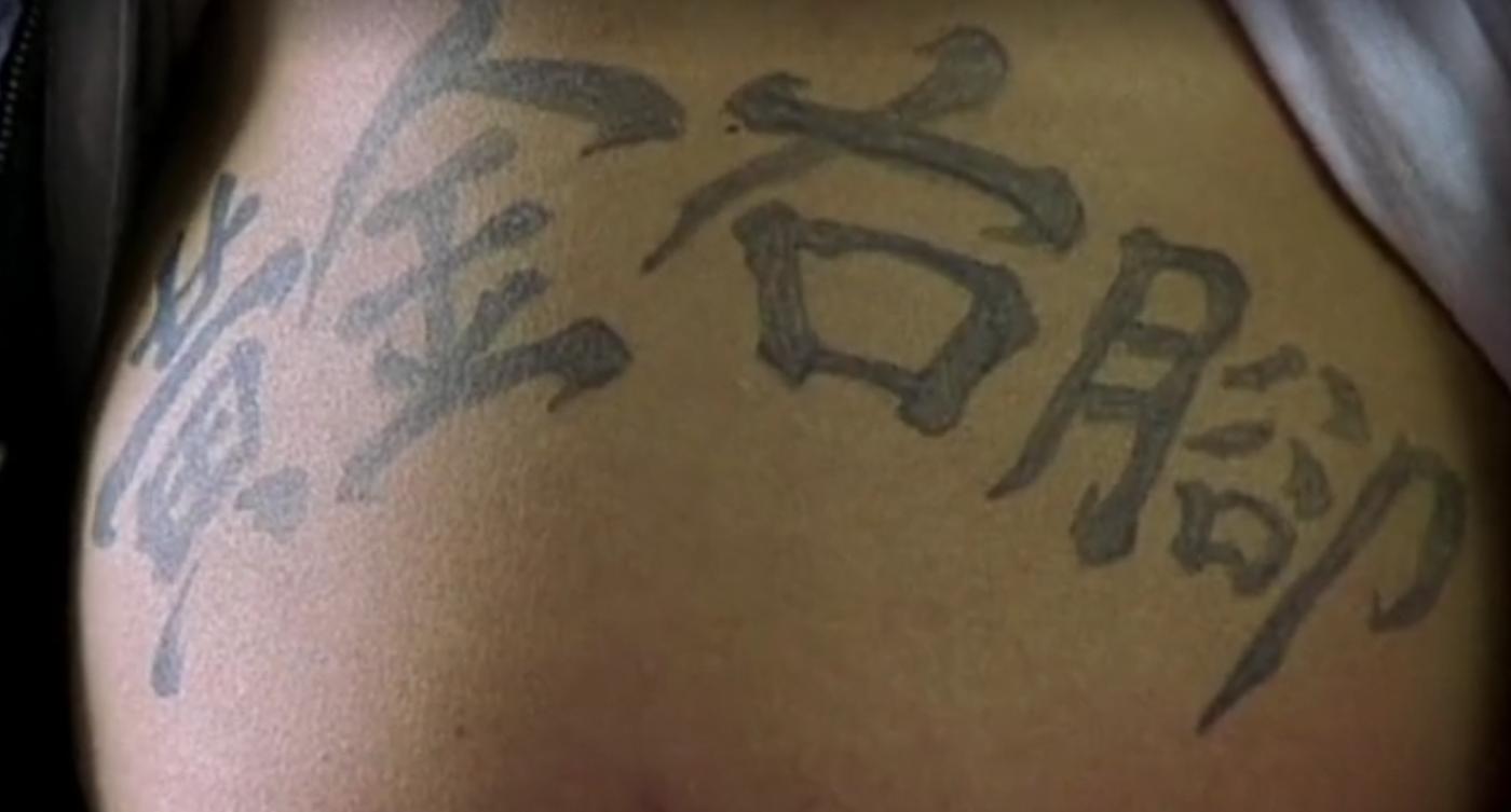 现实版的“黄金右脚”，昔日足坛战神如今却因伤病而无法正常行走