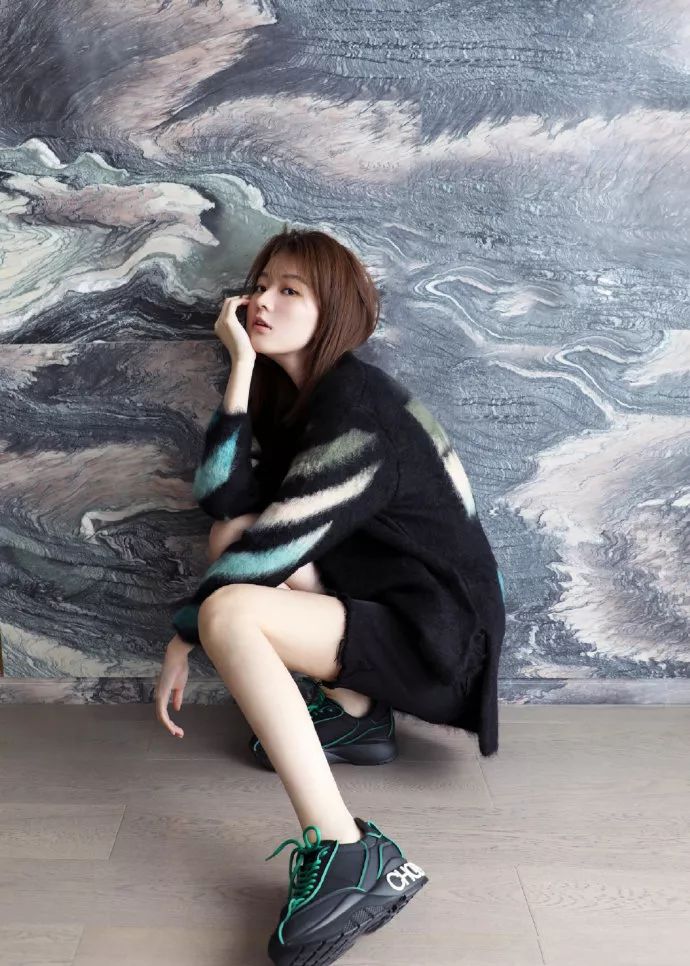 乔欣富二代吗,乔欣穿裸色长裙