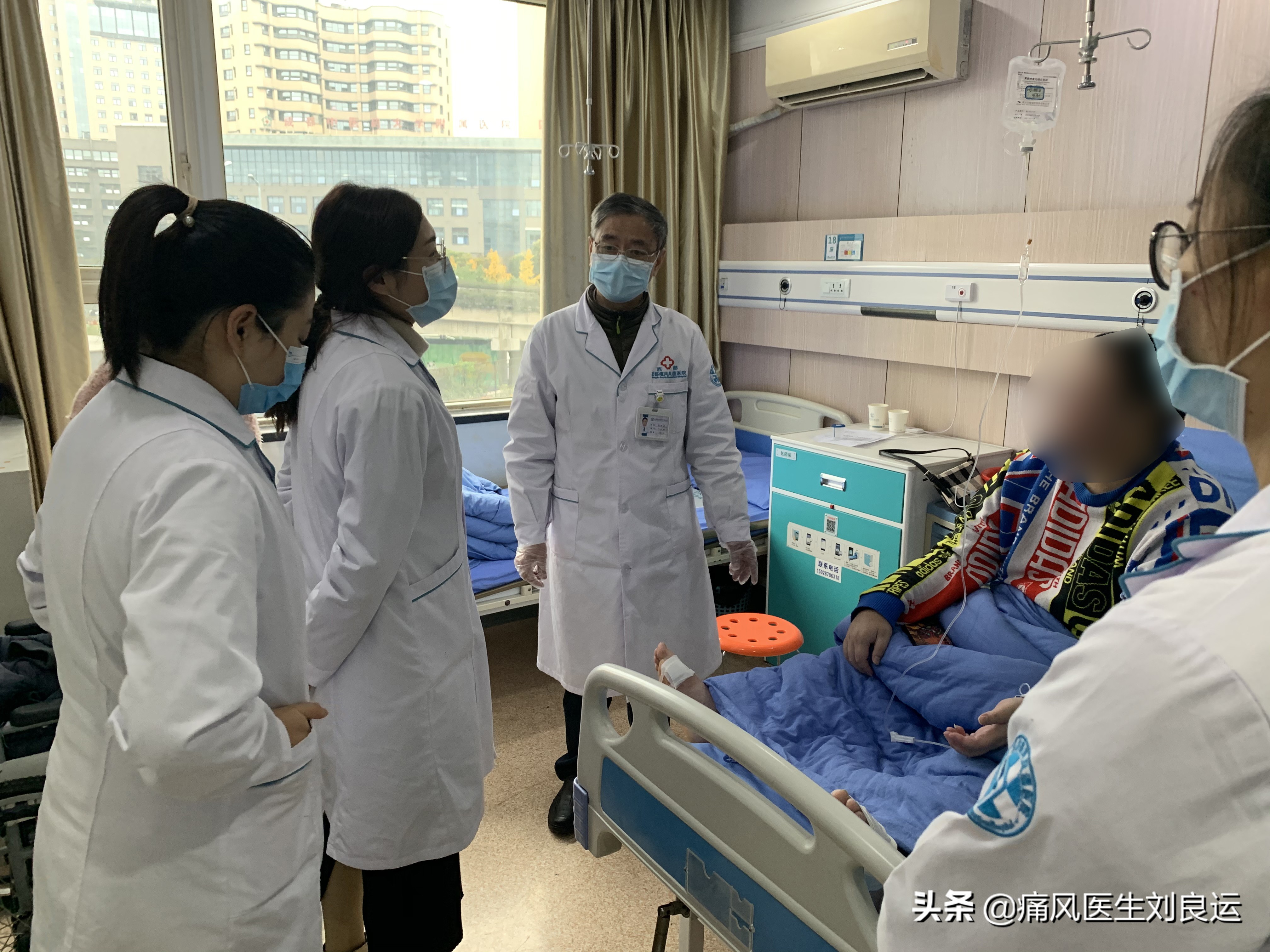 痛风医生建议不手术治疗,痛风尿酸高医生说不用吃药多喝水