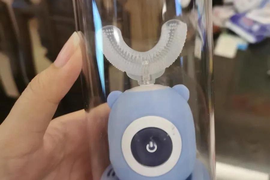 最近风很大的儿童U型牙刷，我劝你直接退出母婴产品界吧