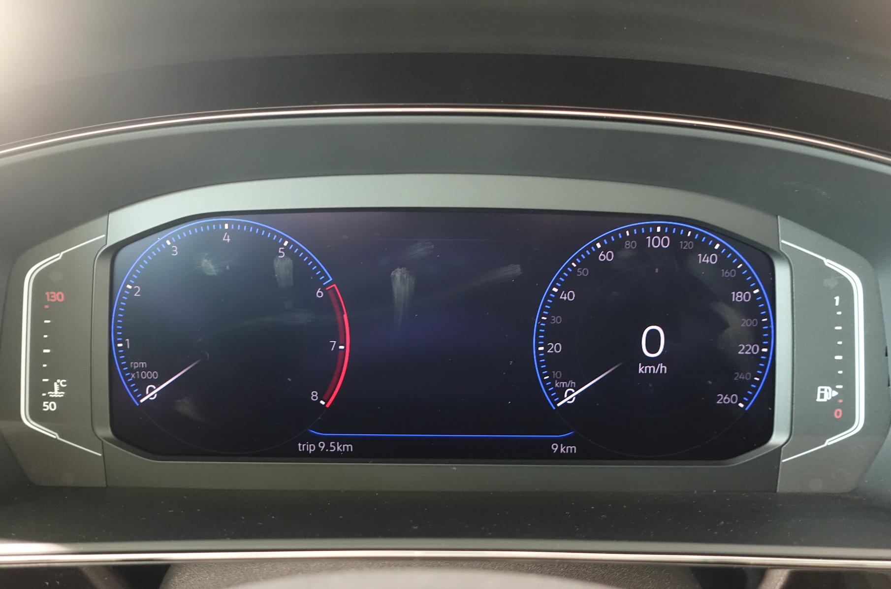 新款帕萨特后排对比迈腾后排空间,静态体验迈巴赫