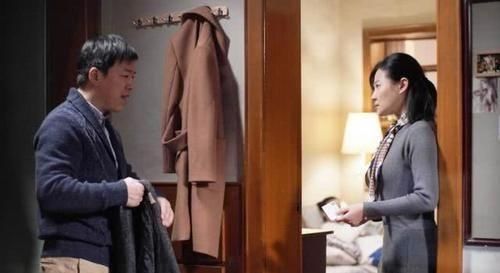 《被光抓走的人》｜中年婚姻=平庸虚伪+出轨谎言+偏执自私？