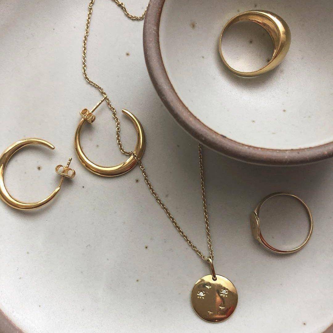 有时候质感就体现在小小的配件上，一件可以陪你穿梭日常的珠宝