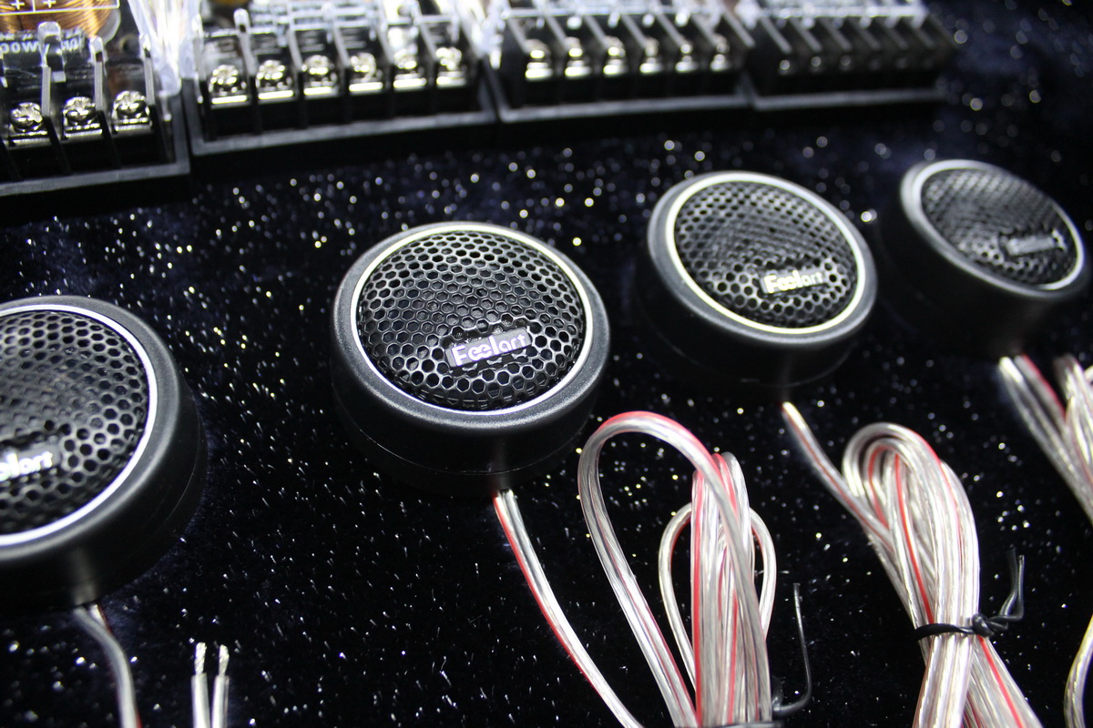 改一改别克GL8汽车音响的一些毛病：大屏小，音质差，噪音大