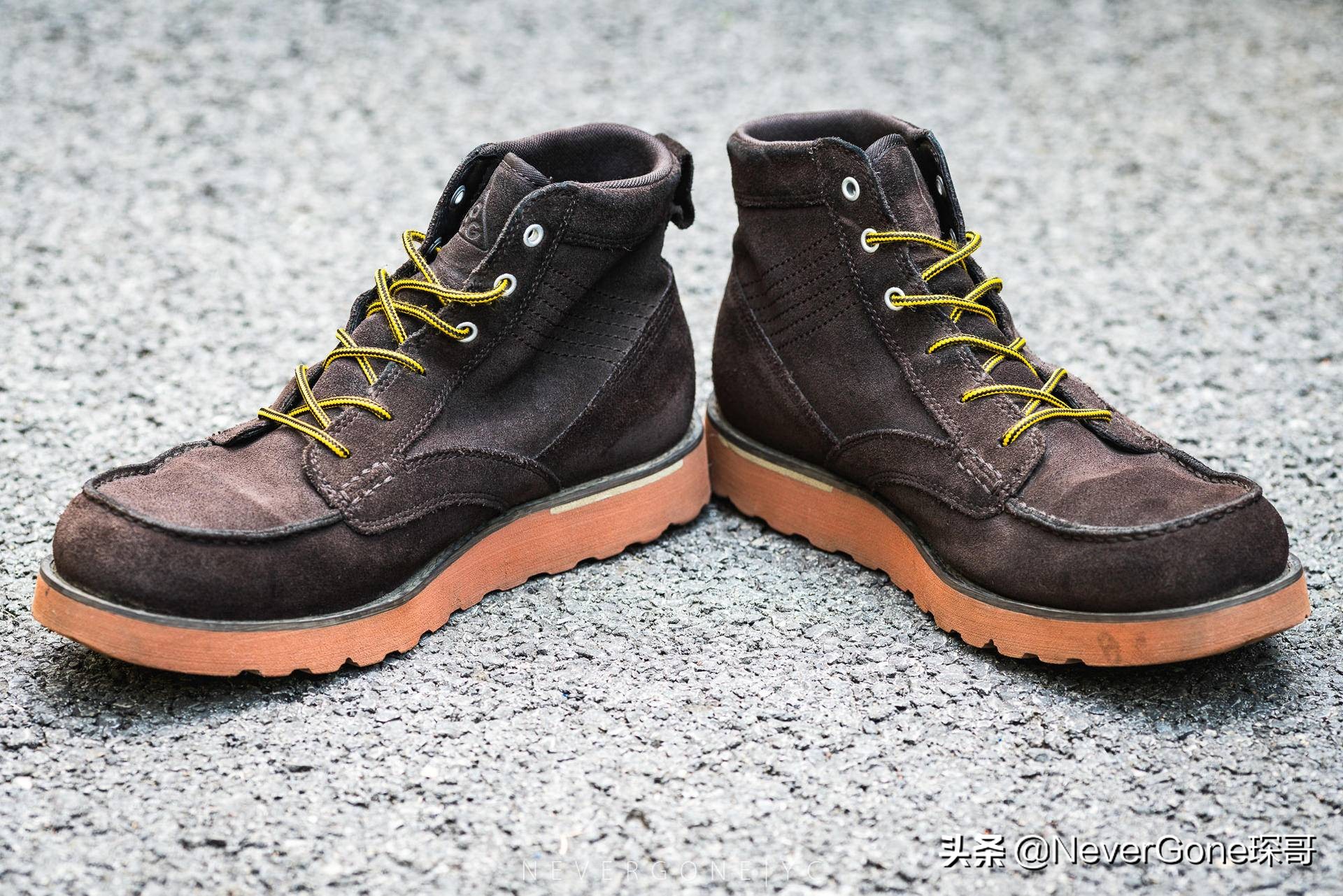 一双nike跑步鞋300,耐克复古经典低帮运动鞋