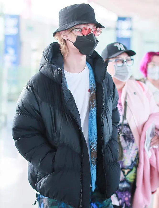 防疫造型大赛第二弹，杨幂热巴刘雯...戴口罩也挡不住的时髦感