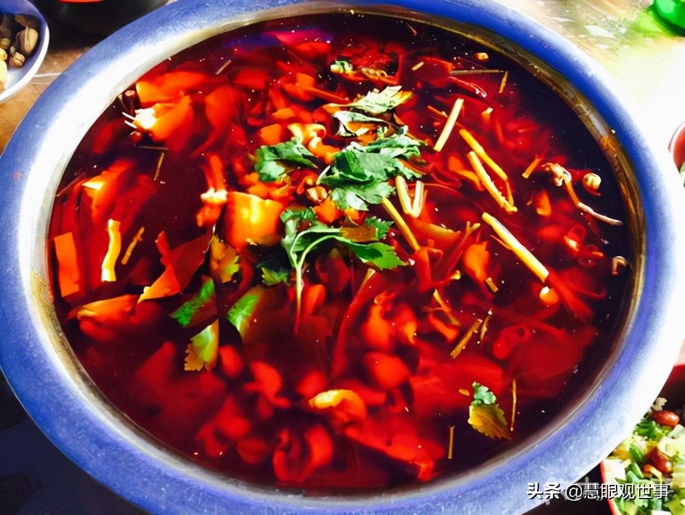 《侯海洋基层风云》中肥肠火锅鱼发生的故事