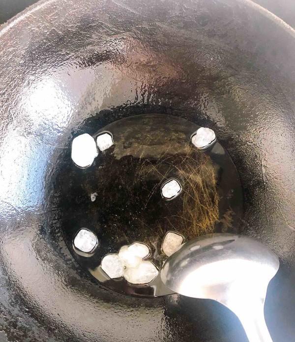 炖排骨时有人先焯水有人直接炖,炖排骨之前需不需要把肉先炒一下