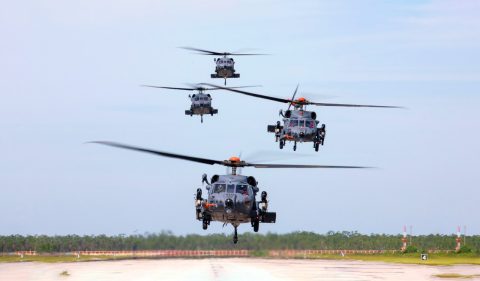 美军阿帕奇直升机有什么优势,美军更喜欢哪款黑鹰直升机