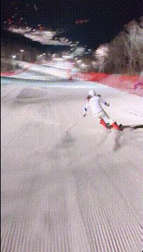 搞笑GIF段子：编辑这锅台是不是为了录视频还擦了擦？唉呀妈呀