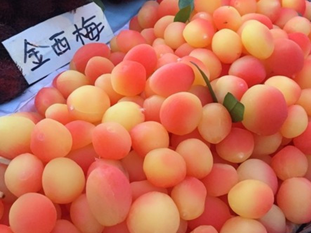 色素染水果,无良商贩使用有毒染料