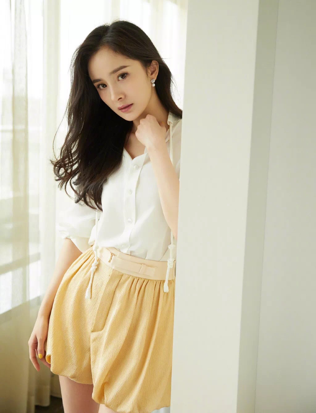 辣妈杨幂夏季最新街拍造型,杨幂秋季穿搭技巧