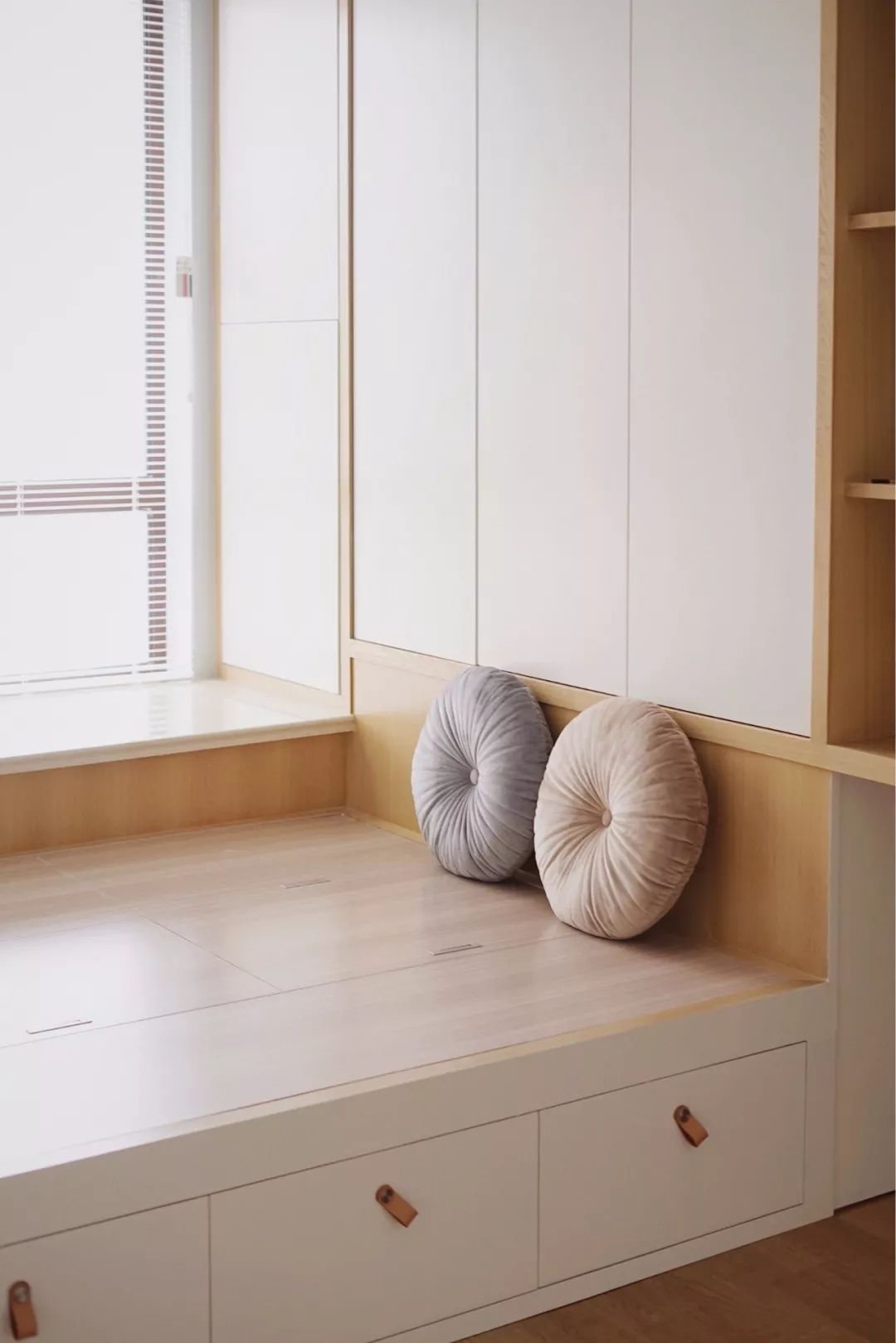 衣柜定制效果黄色原木,全屋定制白色衣柜轻奢效果图