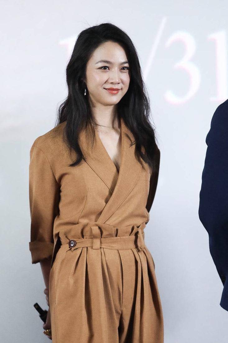 汤唯穿西装,汤唯黑色西装搭配