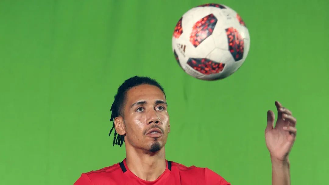 曼联正式接受皇马的报价,曼联热刺铁卫收购价