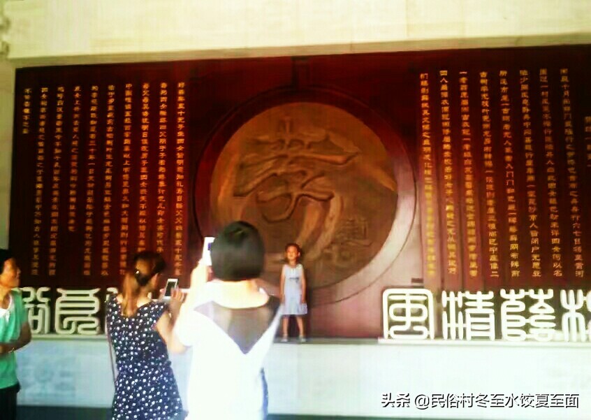 差点被勒死，才出生就丢在冰冷的地面，你相信这是我亲妈干的吗？