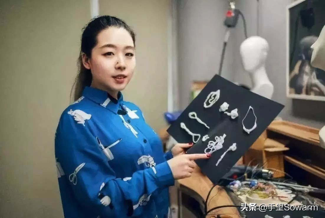 从伯明翰珠宝学院毕业后,她成为“国内羊毛珠宝第一人”