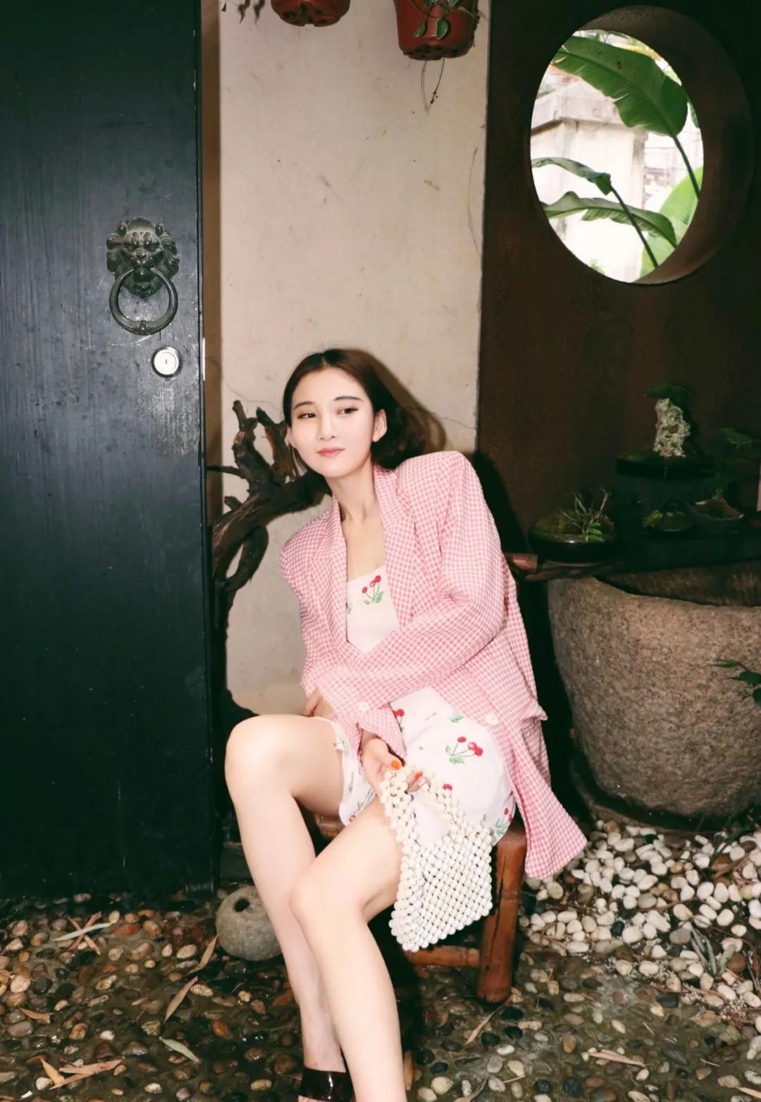 一套西装又正式又休闲,30-35岁女性春季穿搭西装