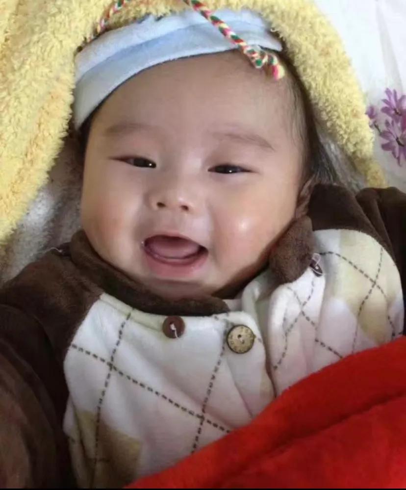 小宝宝频繁拉臭臭是因为什么,新生儿宝宝拉臭臭怎么处理