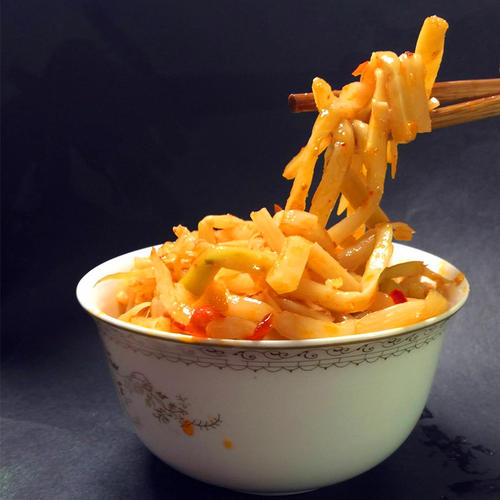 螺狮粉狂热分子：“臭”名远扬的螺狮粉，为何能让*欲人**罢不能