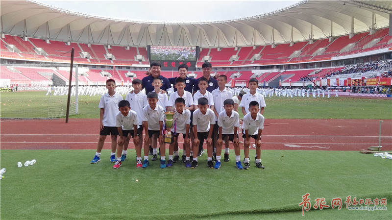 山东青岛青少年足球,青岛再添新地标