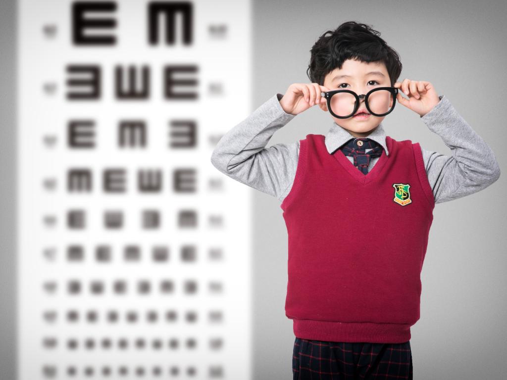 孩子的眼睛不明亮,儿童眼睛眨眼频繁说不眨有泪