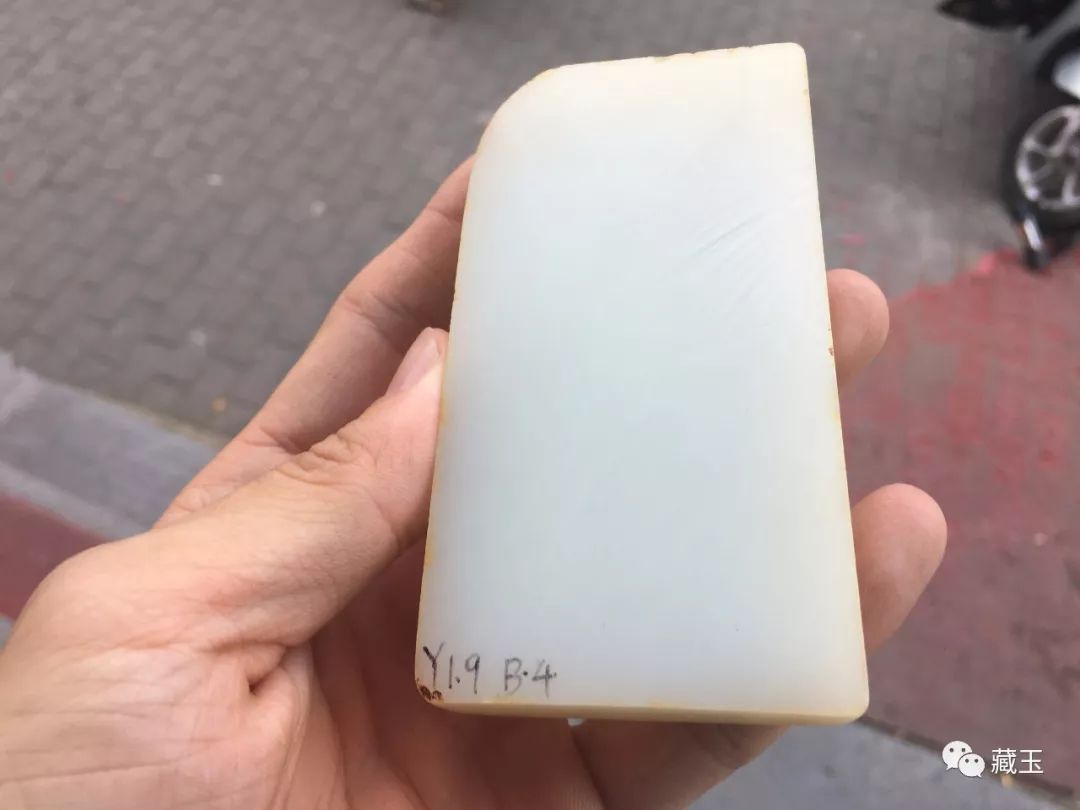 新疆和田玉山料和青海山料哪个好,和田玉山料最好的是什么