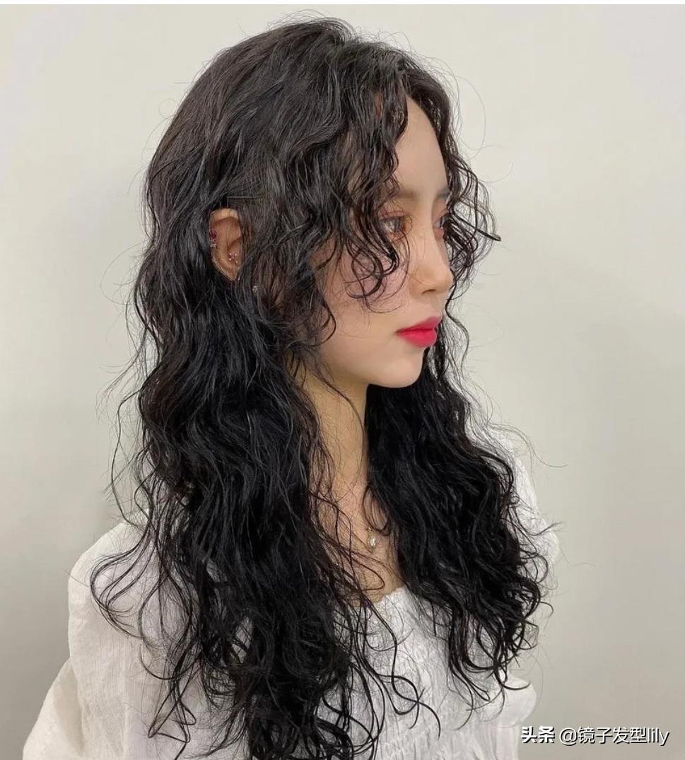 最流行的八款减龄瘦脸发型,40到50瘦脸人剪什么发型好看
