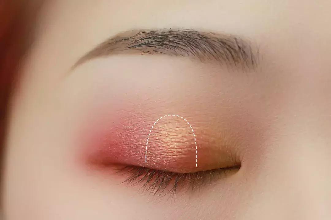 眼影怎么画新手简单又好看不显脏,日常眼影怎么画新手简单又好看