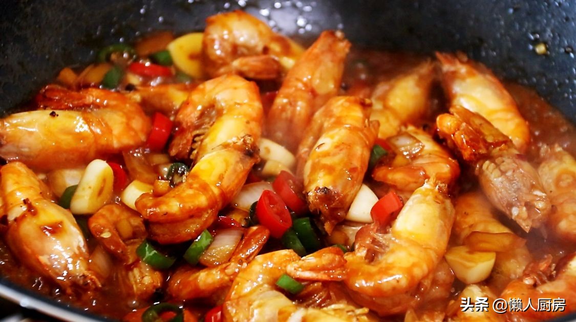 吃虾要不要揪尾巴,吃虾应该先剔虾线还是煮完再剔