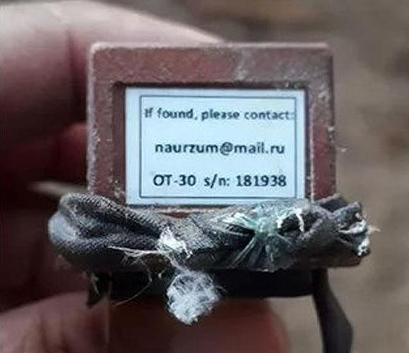 野外发现一只老鹰,用无人机飞到山上发现一只老鹰