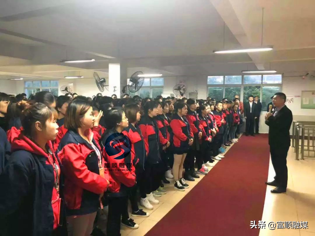 在富顺，有一艘皮具航母，她的名字叫中国红谷！