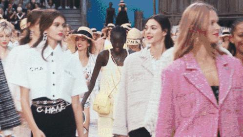 最热门的5款发型,2019年流行的女士发型