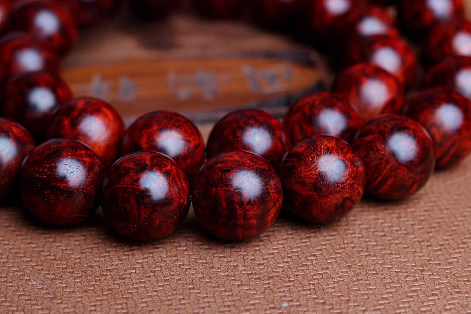 花梨木手串开裂怎么办,红木手串开裂什么原因