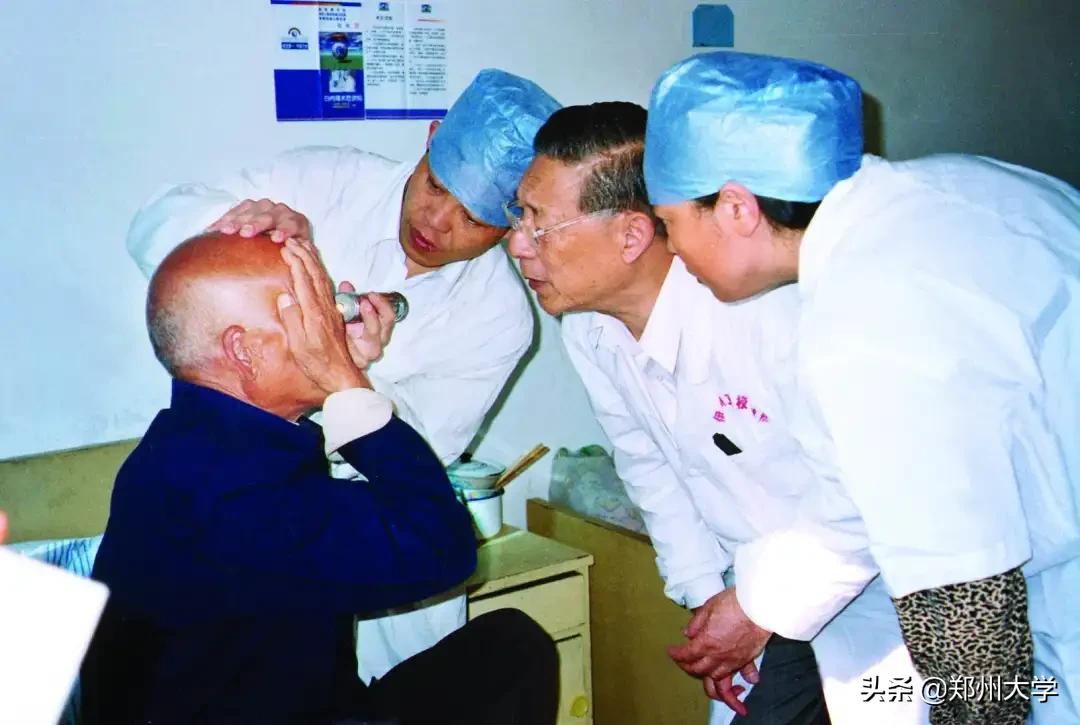 致敬他,致敬为医学奉献终生的人