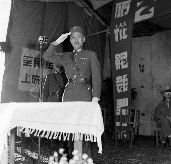 中国远征军极难之战：被围34天靠蕉叶充饥，解围时日军排长帮大忙