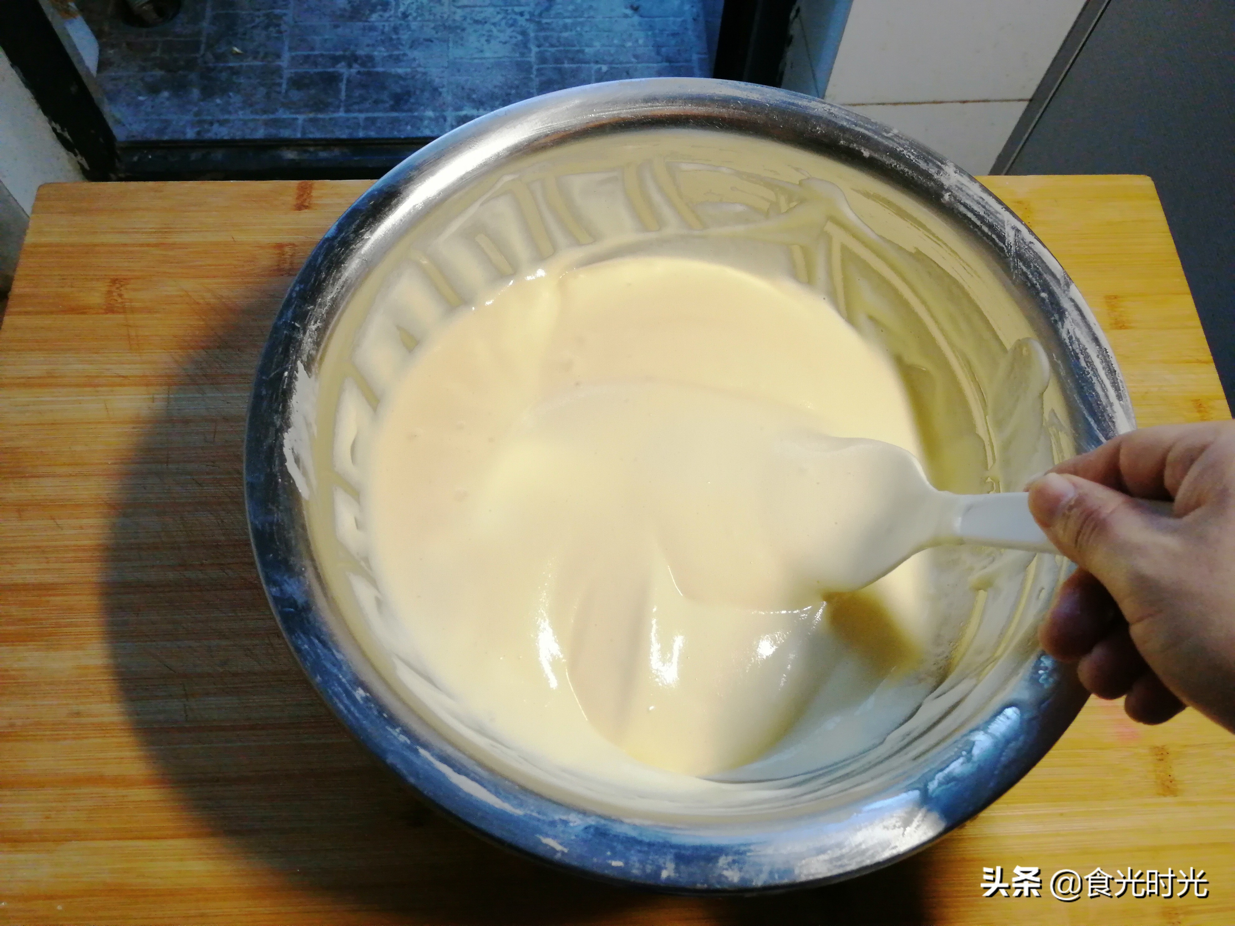 做蛋糕蛋清手动打发视频教程,没有打蛋器怎么打发鸡蛋做蛋糕
