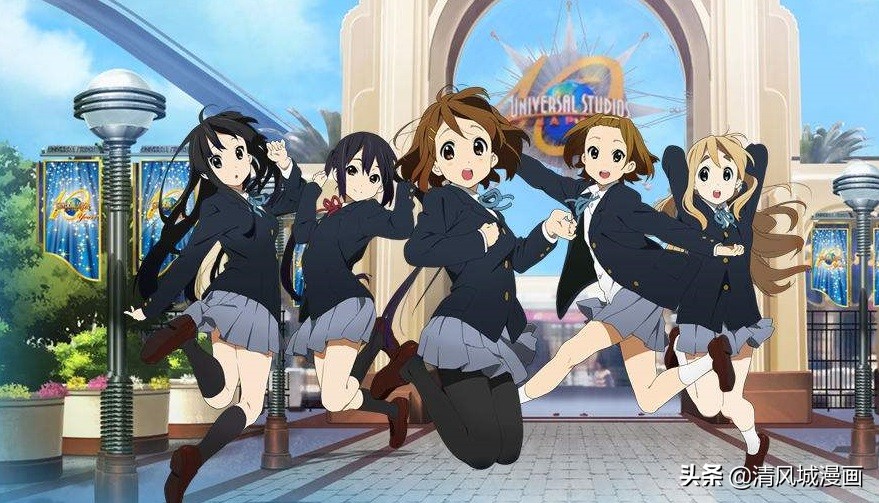 女性角色衣服细节，熟悉运动时衣服时的衣服褶皱，让角色更生动