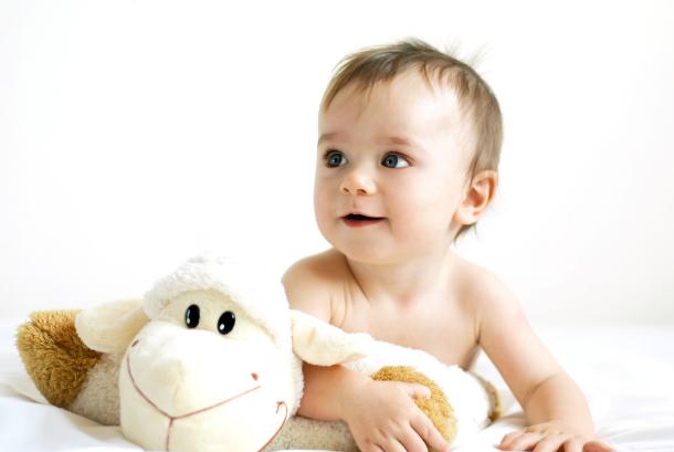 陶瓷碗引发小孩白血病,1岁娃娃被喂出白血病碗里面