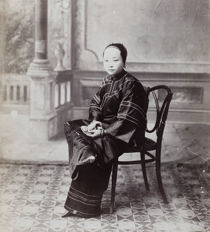 实拍三寸金莲裹脚缠足全过程,三寸金莲的缠足过程