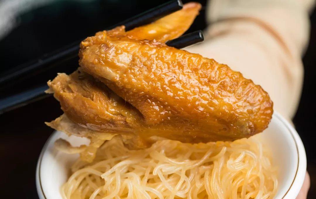 宝安人的顺德饭堂，生蚝用木桶蒸，还加黑松露