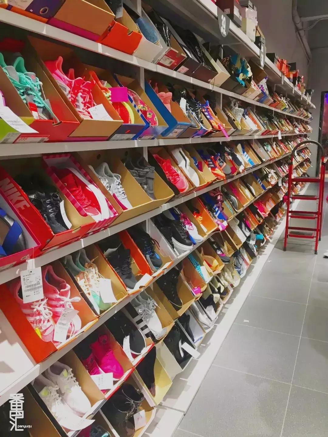 唯品会的匡威旗舰店,匡威线下店铺