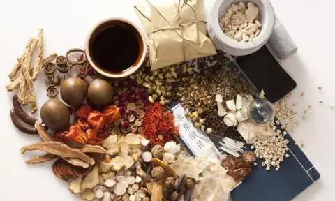 中药汤剂和免煎颗粒哪个好,中药代煎汤剂与免煎剂