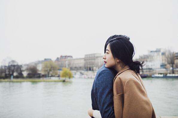 丈夫出轨女子含泪揭秘真相,女子出轨被丈夫发现祈求丈夫原谅