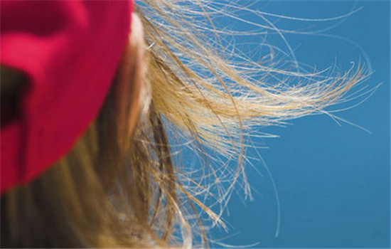头顶头发毛躁干枯怎么护理,头发干枯怎么改善使头发有光泽