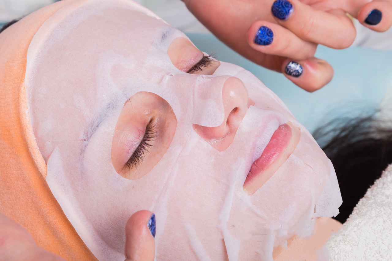 面膜纸外面的塑料纸用撕掉吗,面膜上的塑料纸要不要拿掉