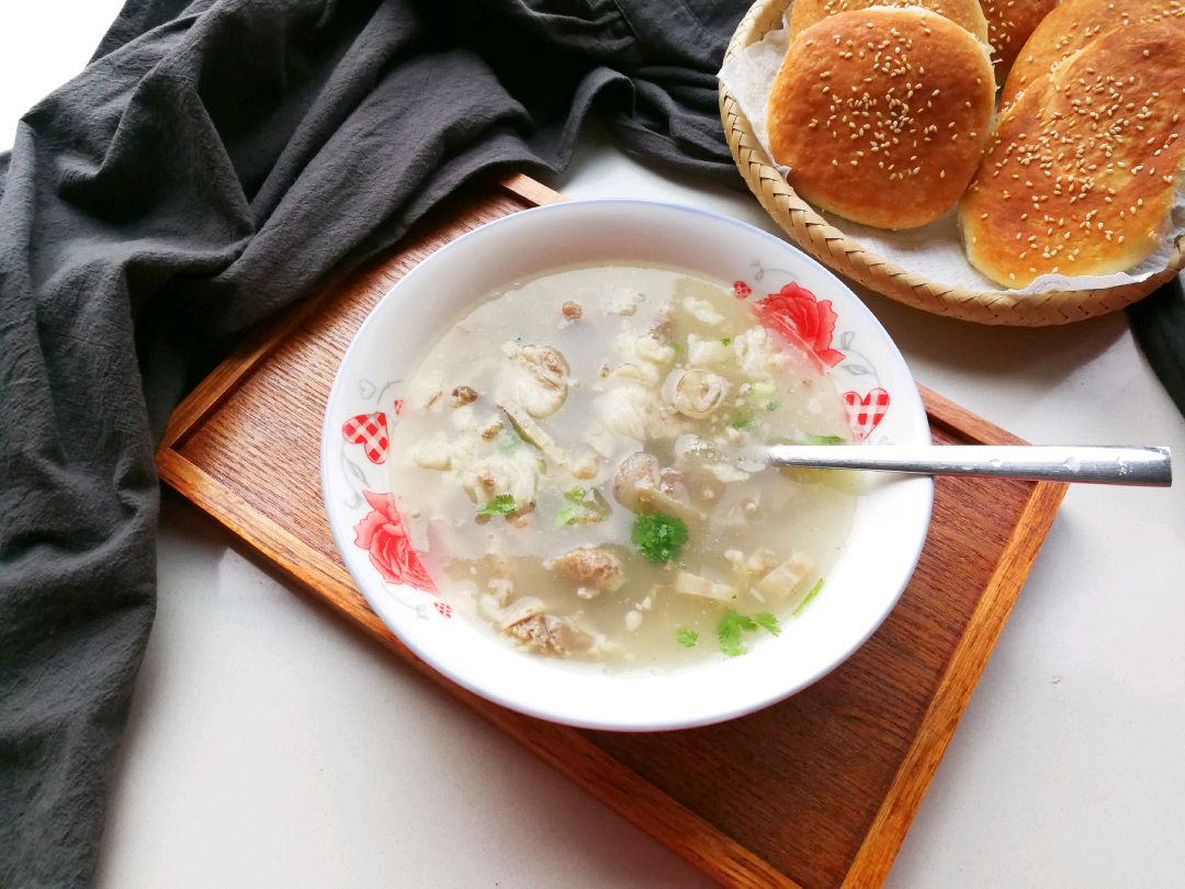 炖羊汤放什么料好喝,炖羊汤怎样汤白没膻味放什么大料