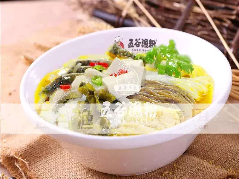 五谷渔粉的白色汤底,原味五谷渔粉家庭版汤底